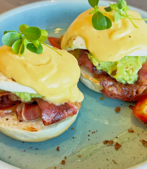 Egg Benedict & Bacon